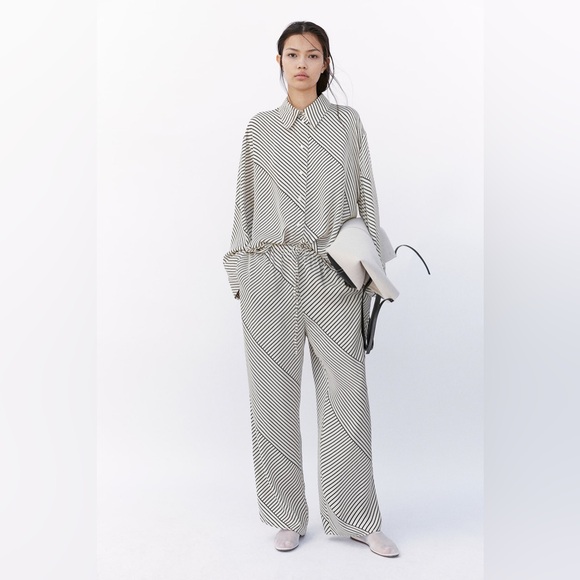 H&M NWOT Geometric Print Pattered Pull on Pants Drawstrings Size L Satin Striped - Picture 2 of 8